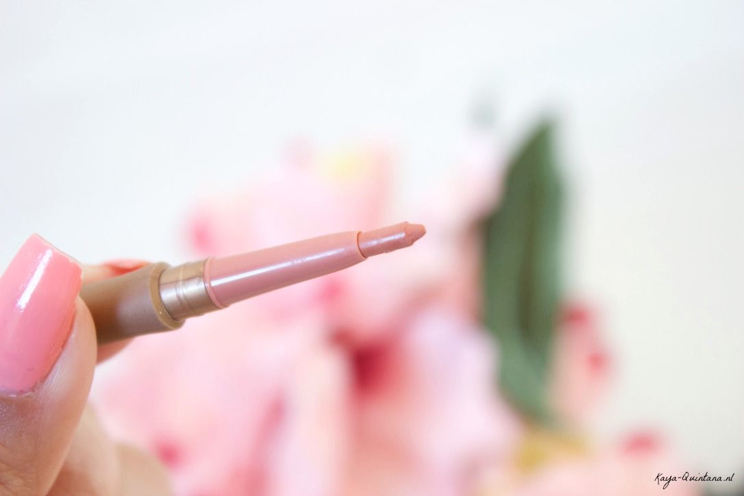 Kiko Everlasting colour precision lip liner in Beige rose 401 Kaya